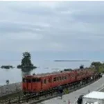 海岸沿いの電車